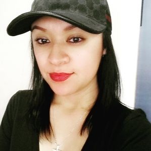 Meet your Posher, Alejandra